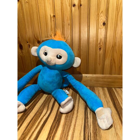 WowWee Fingerlings Hugs Boris The Blue Monkey Plush Soft Toy - Picture 3 of 6